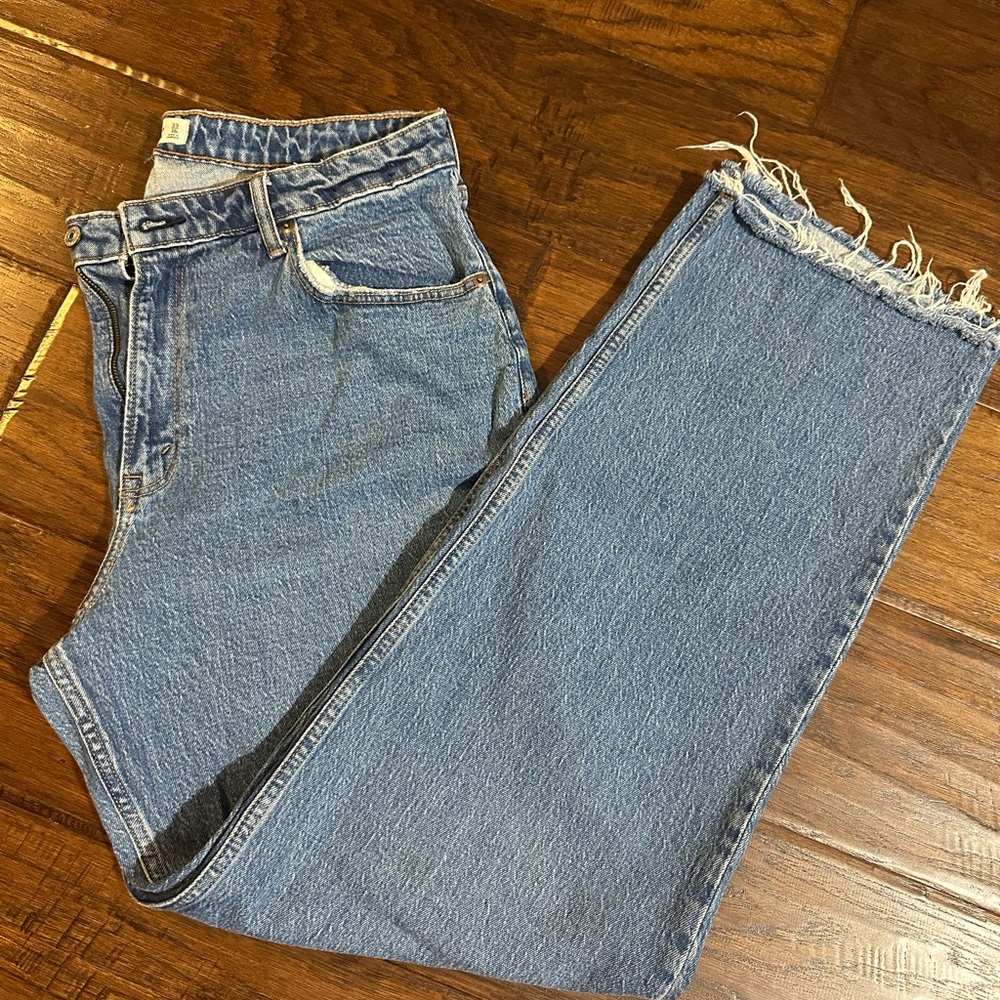 Abercrombie and Fitch “The 90’s Relaxed Jean high rise” curved love 33/16L